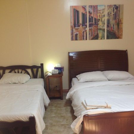 Makati Suites at Travelers Inn Makati City Eksteriør bilde