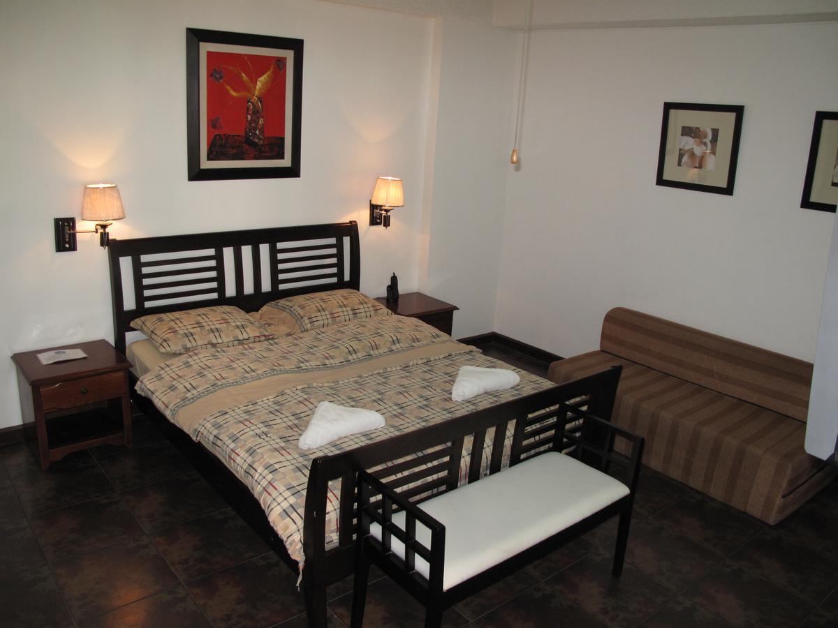Makati Suites at Travelers Inn Makati City Eksteriør bilde