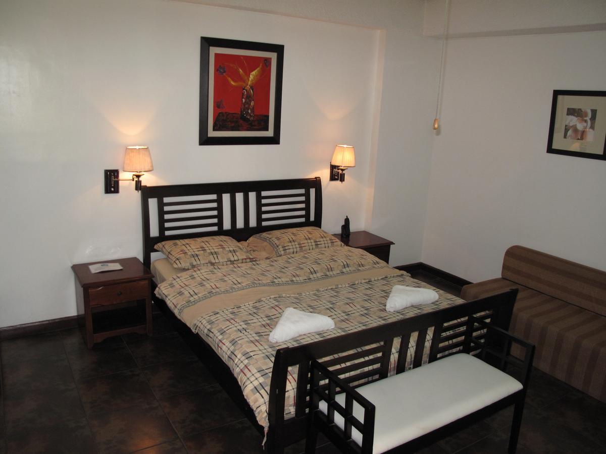 Makati Suites at Travelers Inn Makati City Eksteriør bilde